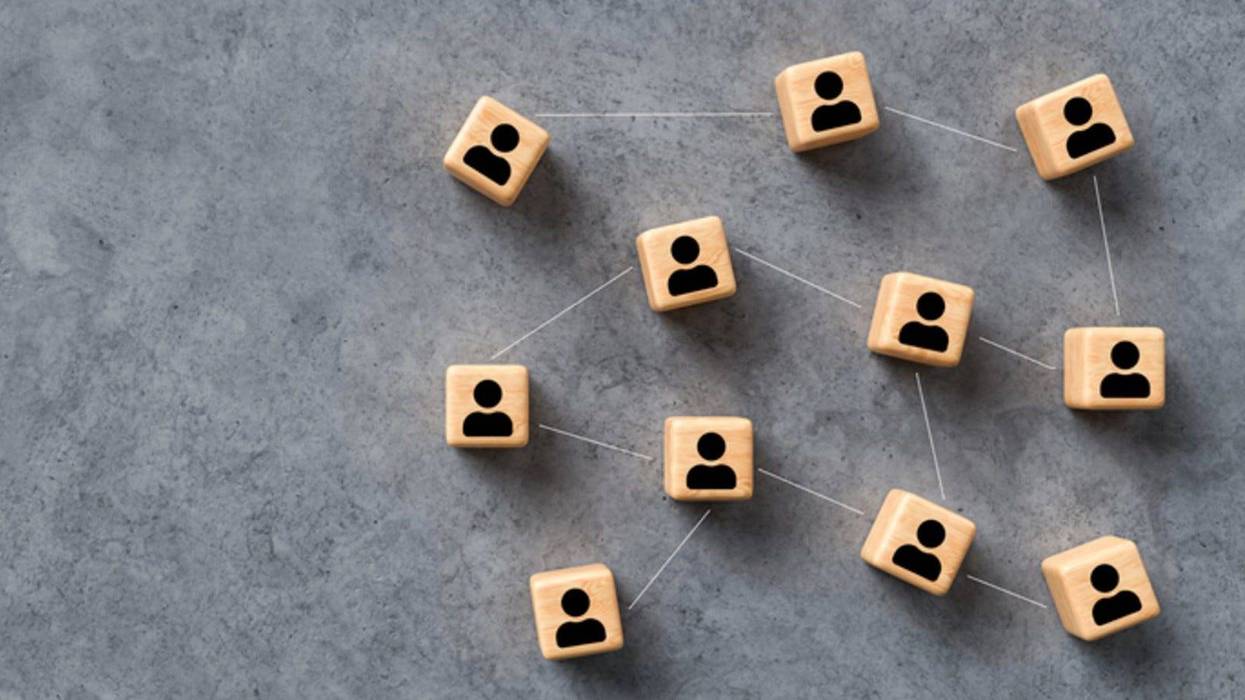 Cubes with people symbols and connections between them