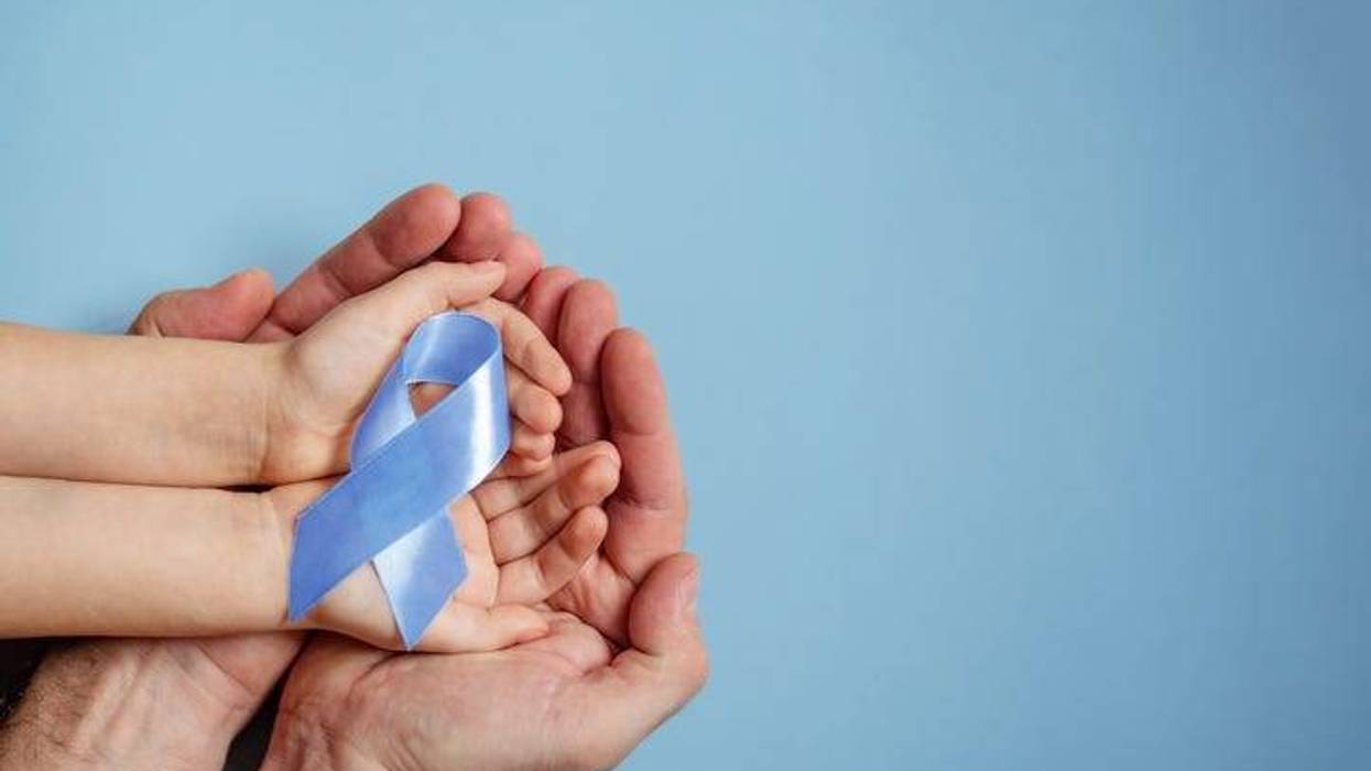 dad protects daughter and holds a blue ribbon