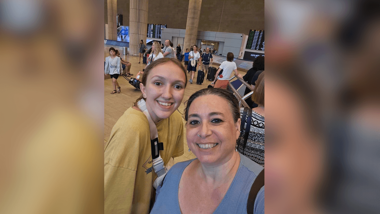 Dakota Stott (L) with her mom’s best friend, Tal (R).