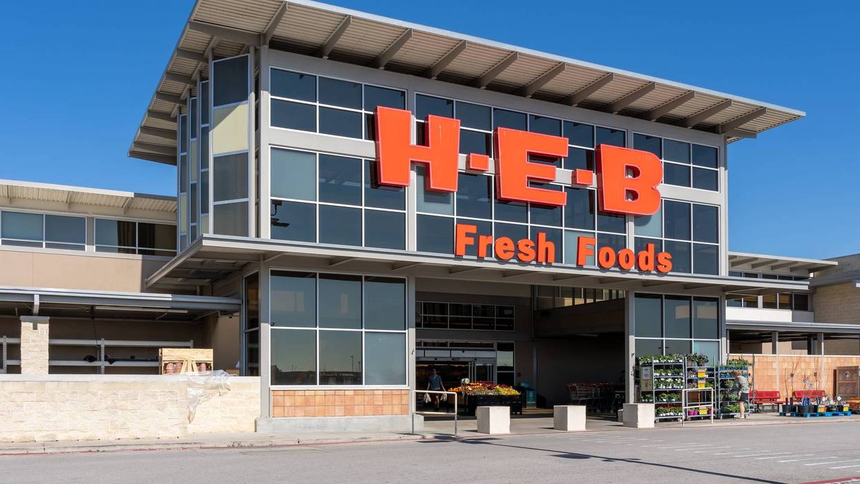 Dallas City Council approves zoning for the city’s first H-E-B grocery store, clearing the way for the San Antonio-based chain to build near LBJ Freeway and Hillcrest Drive.