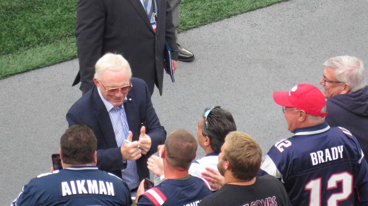 Dallas Cowboys owner Jerry Jones greets fans of the Cowboys and the Patriots at Gillette Stadium, 10/17/21