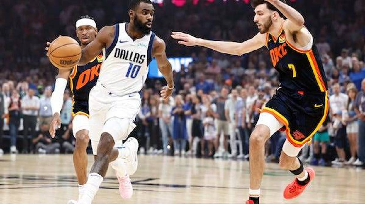 Dallas Mavericks forward Tim Hardaway Jr. (10) drives to the basket around Oklahoma City Thunder forward Chet Holmgren (7) during the first quarter at Paycom Center