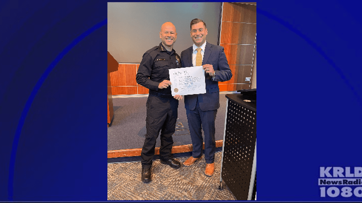 Dallas Police detective honored for life-saving actions as lawyer suffers heart attack mid-trial