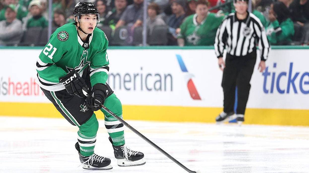 DALLAS, TEXAS - DECEMBER 27: Jason Robertson #21 of the Dallas Stars controls the puck during a game against the Chicago Blackhawks at American Airlines Center on December 27, 2025 in Dallas, Texas.)