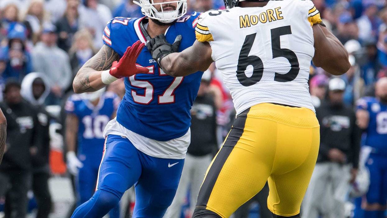 Dan Moore blocking against Buffalo