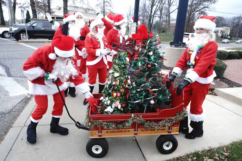 dancing santas