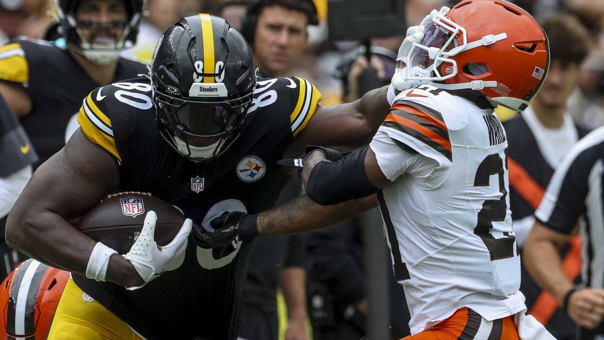 Darnell Washington stiff arm against Cleveland