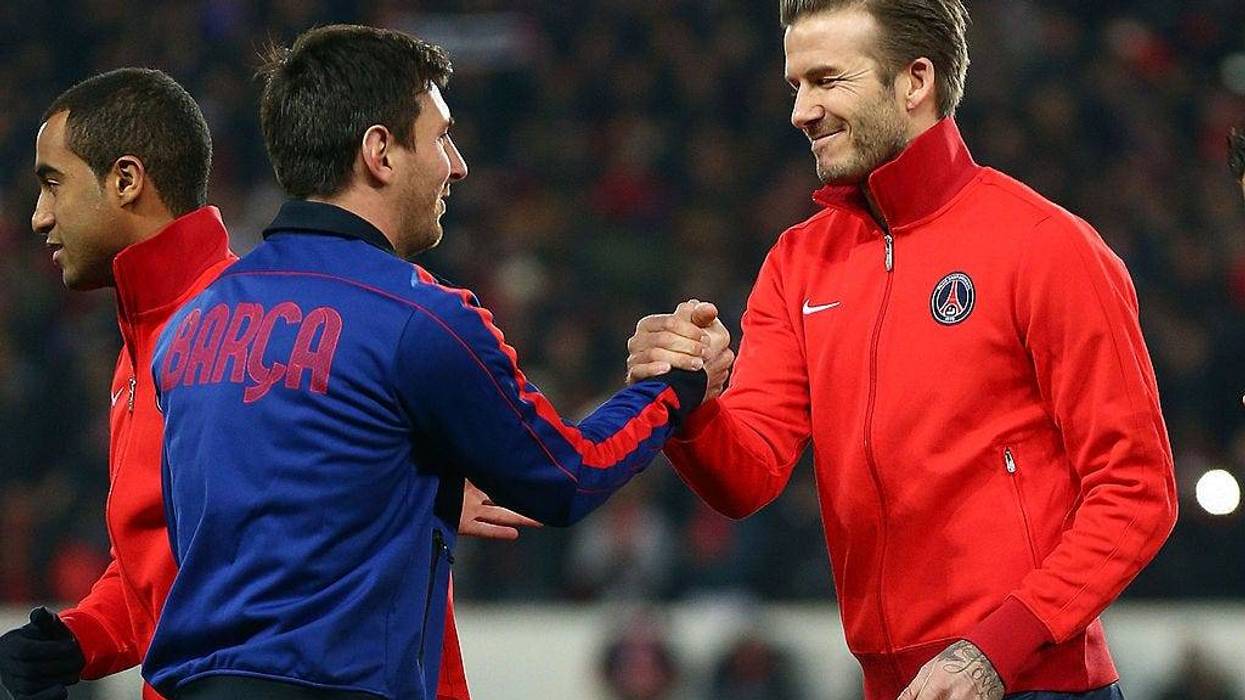 David Beckham (R) of PSG shakes hands with Lionel Messi of Barcelona ahead of the UEFA Champions League Quarter Final match between Paris Saint-Germain and Barcelona FCB at Parc des Princes on April 2, 2013 in Paris, France.