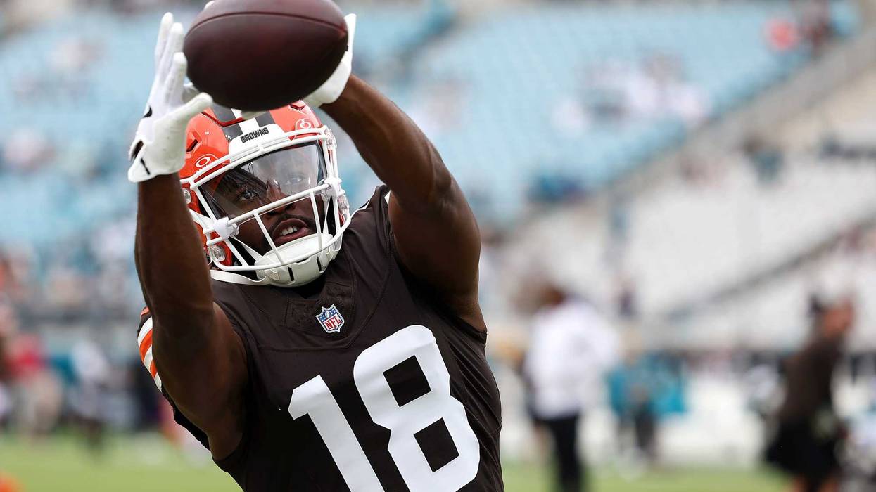 David Bell #18 of the Cleveland Browns warms up prior to the game at TrEver Bank Stadium on September 15, 2024 in Jacksonville, Florida.