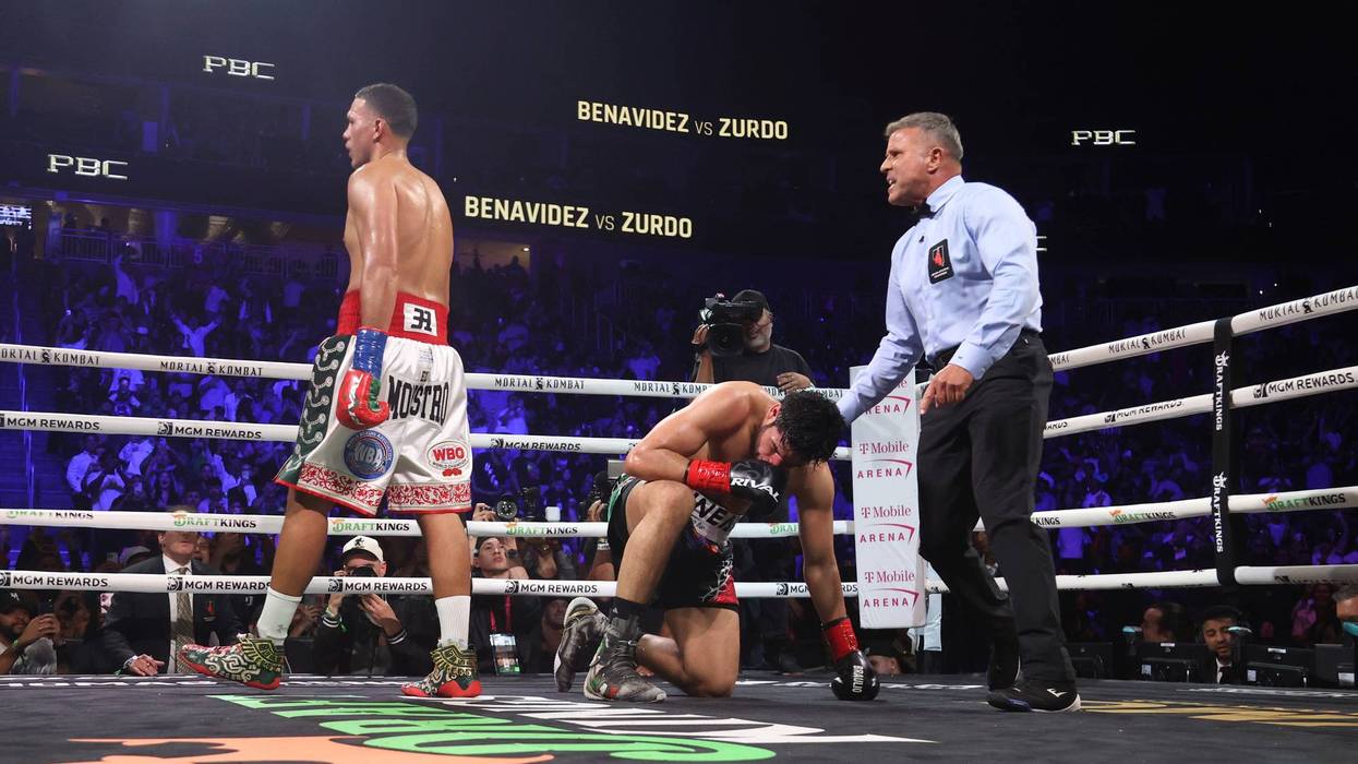 Benavidez KOs Ramirez in the 6th to win the WBA and WBO cruiserweight titles