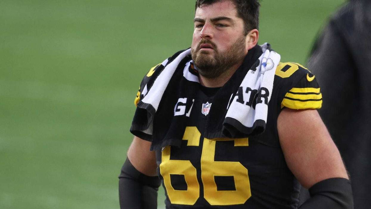 David DeCastro iso on field