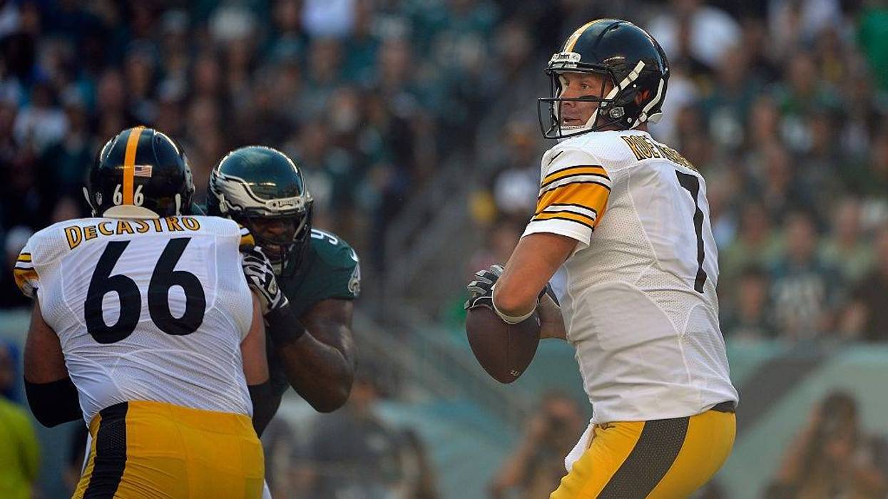 David DeCsatro protecting Ben Roethlisberger v Eagles