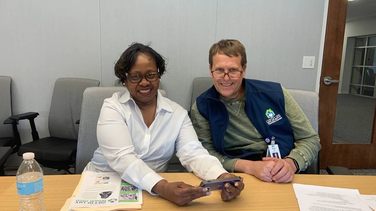 Debra White Roberts of Germantown (left) and Rick Hasz, president and CEO of Philadelphia-based Gift of Life Donor Program (right).