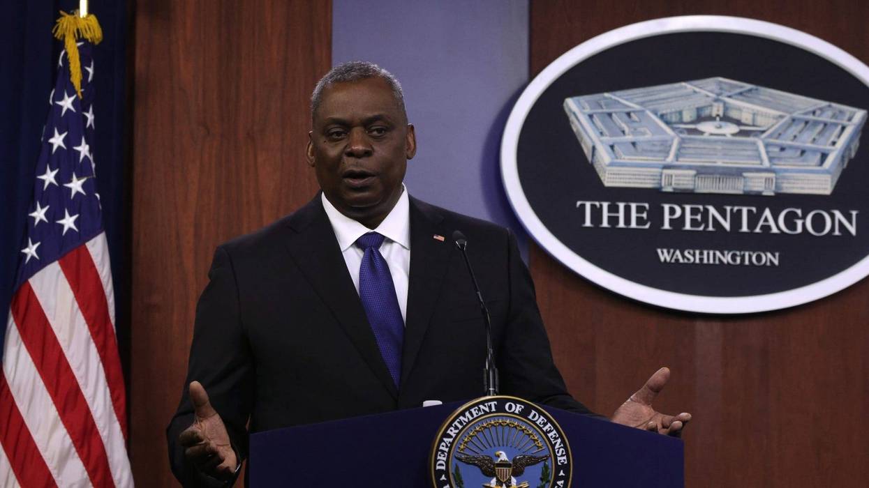 Def. Sec. urges Israeli counterpart to de-escalate conflict with Hamas