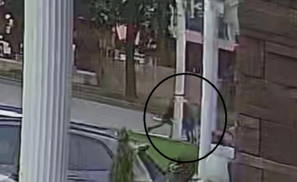 Defendants allegedly attacking the victim and attempting to drag him to the Isuzu.