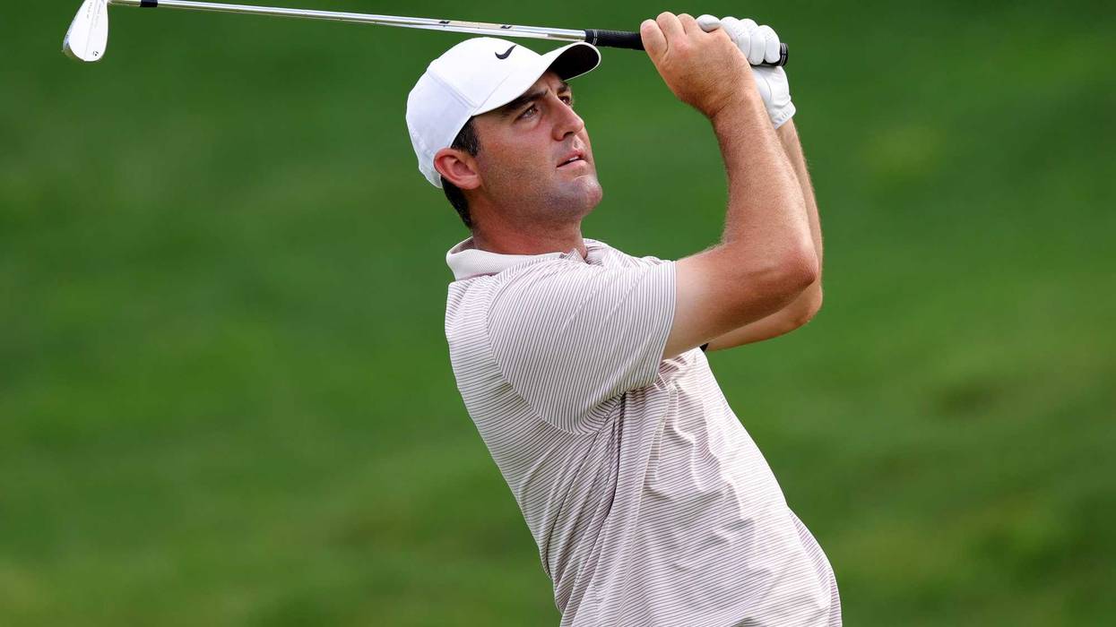 Defending champion Scottie Scheffler playing the 18th hole of the Travelers Championship in Cromwell, 6/19/25