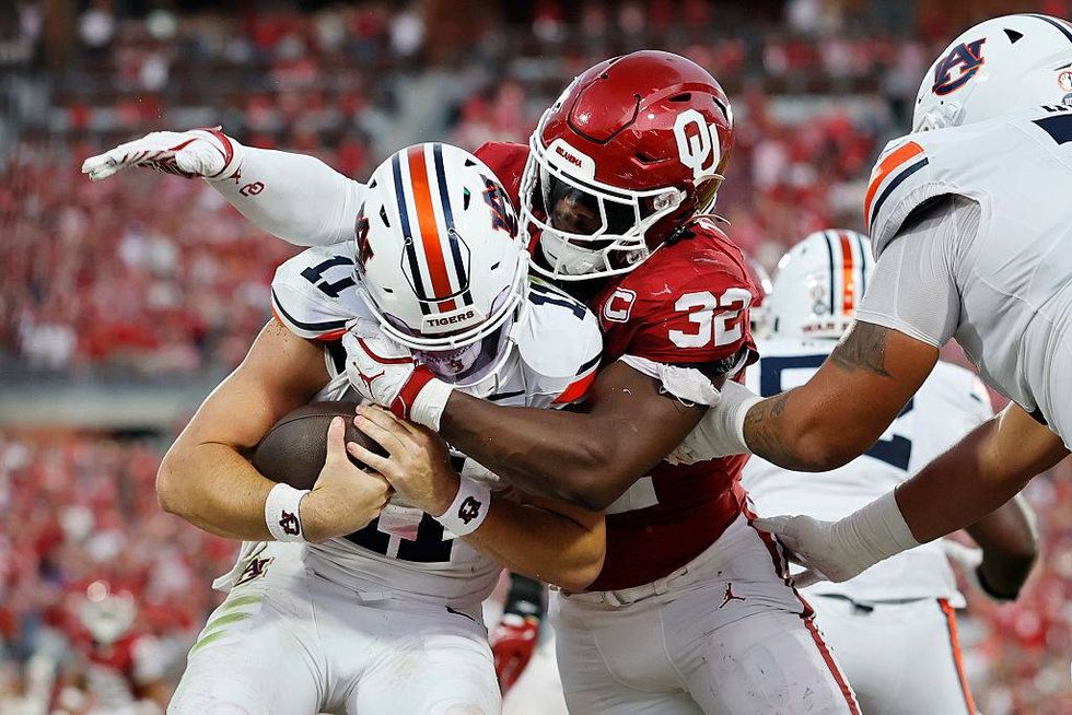 Defensive end R Mason Thomas