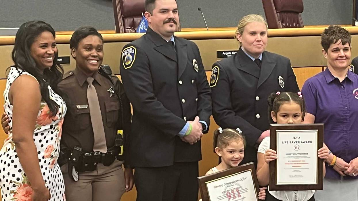 Deja (the mom), her best friend, the responding officers, and her daughters (Payton and Jordynn) in the front