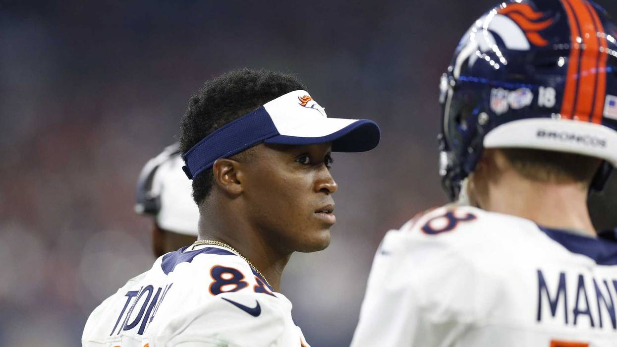 Demaryius Thomas talks with Peyton Manning