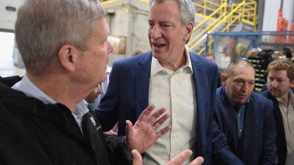 Democratic presidential candidate and New York City Mayor Bill De Blasio (R) tours the POET Biorefinery plant with former U.S. Secretary of Agriculture Tom Vilsack during a campaign stop on May 17, 2019 in Gowrie, Iowa.