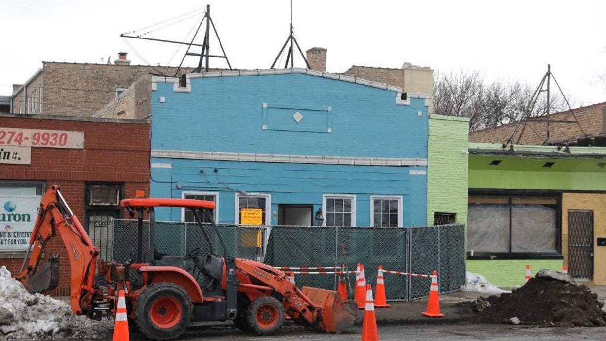 Demolition begins on West Ridge building a day after raid by federal agents and Chicago police in response to ‘citizen complaints’