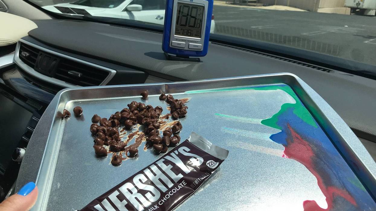 Demonstration of how high temperatures can get inside a car