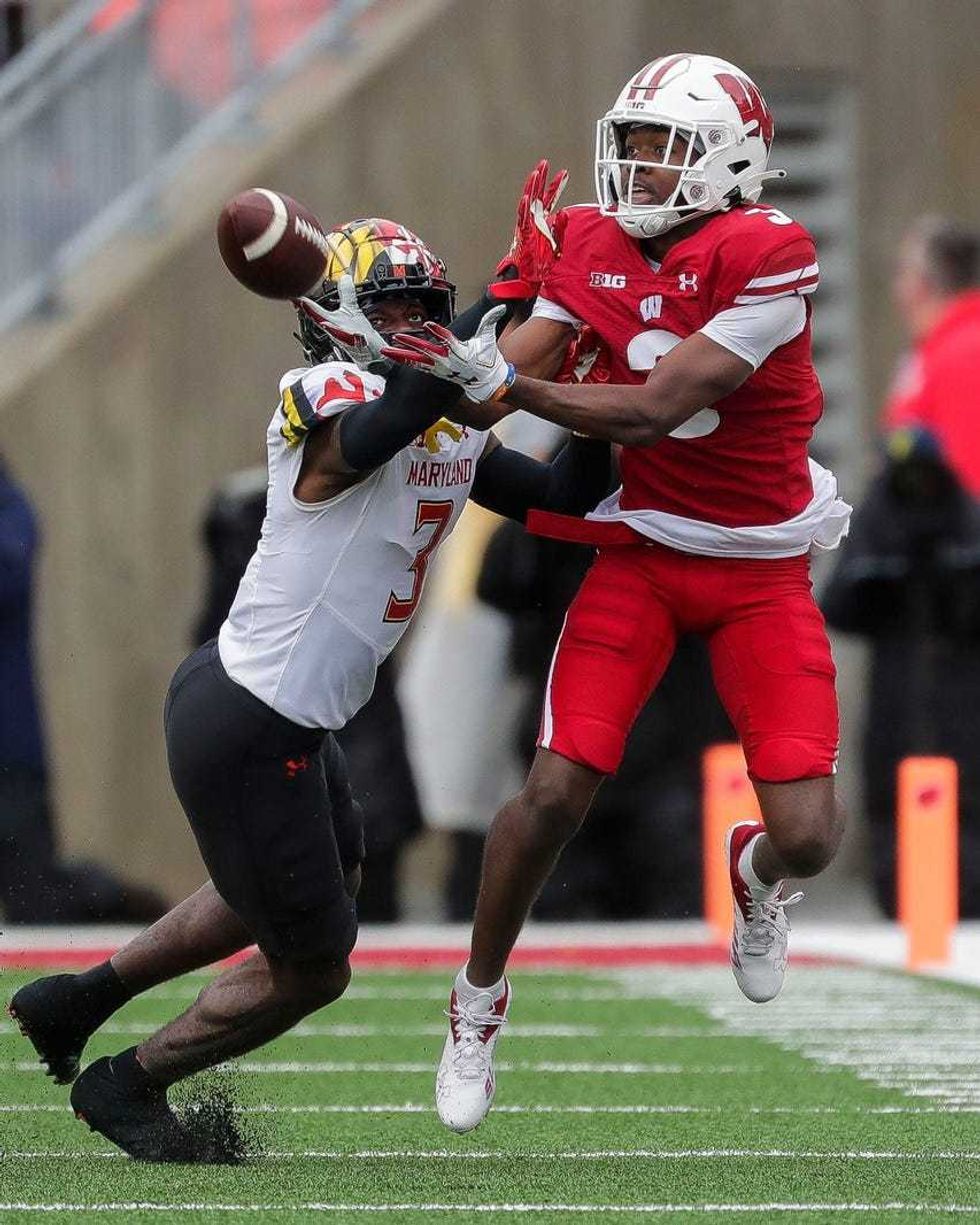 Deone Banks breaks up pass