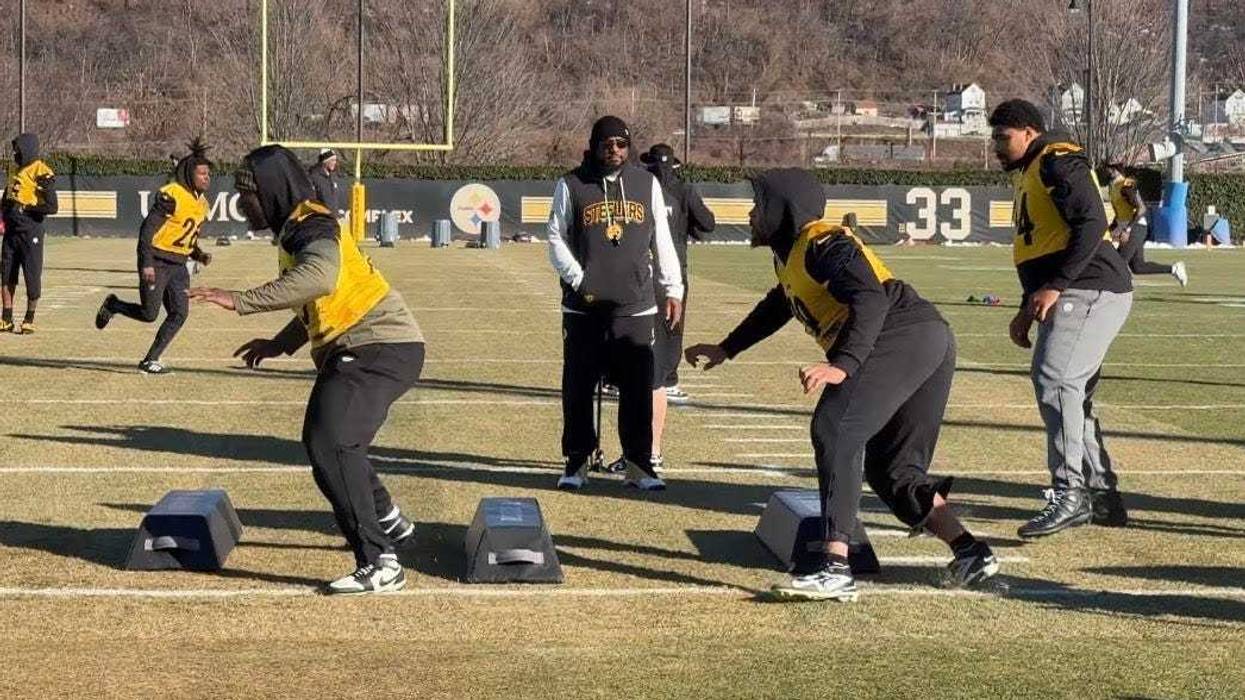 Derrick Harmon going through drills w Mike Tomlin watching