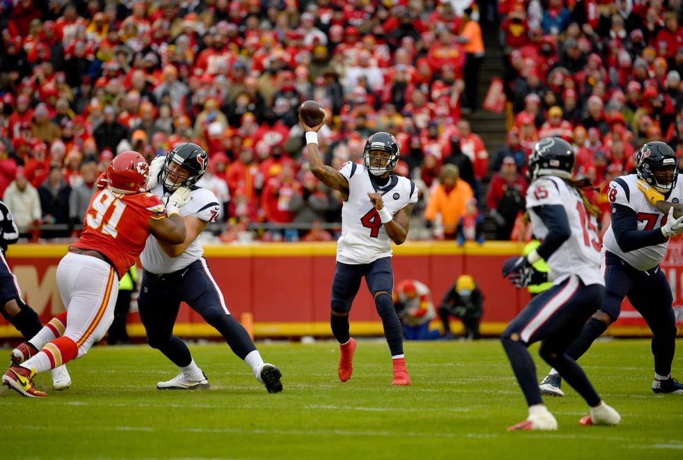 Deshaun Watson looks for his receiver downfield