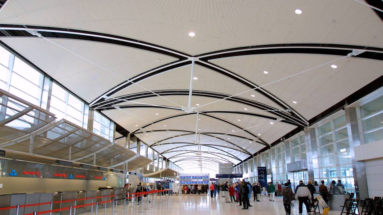 Detroit Metro Airport has consistently earned some of the nation's top honors for on-time departures and best customers service, but now it's earned yet another round of approving marks — this time for its airport food.