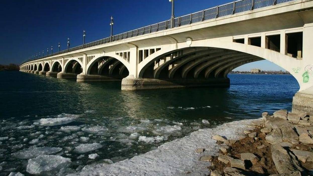 detroit river ice