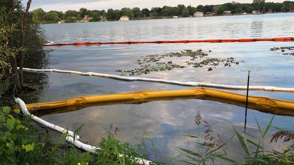 Detroit River spill