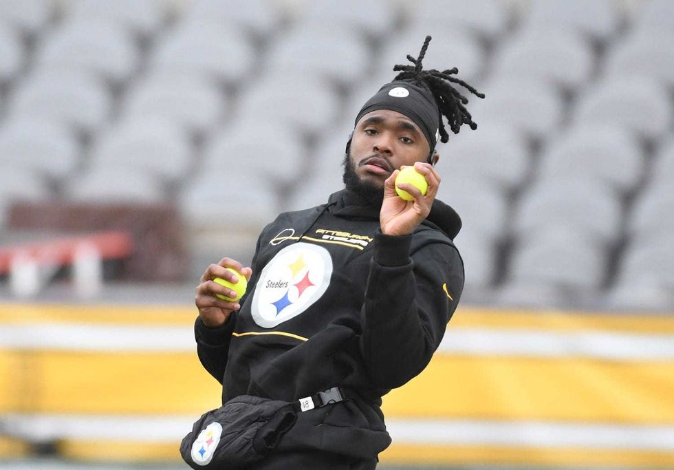Diontae Johnson catching tennis ball