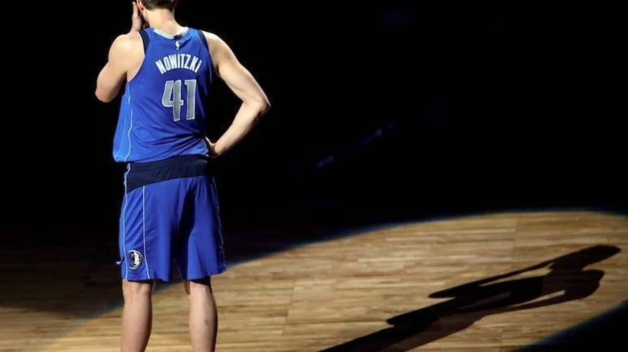 Dirk Nowitzki, Announces Retirement, AAC, Dallas Mavericks, Court, Uniform