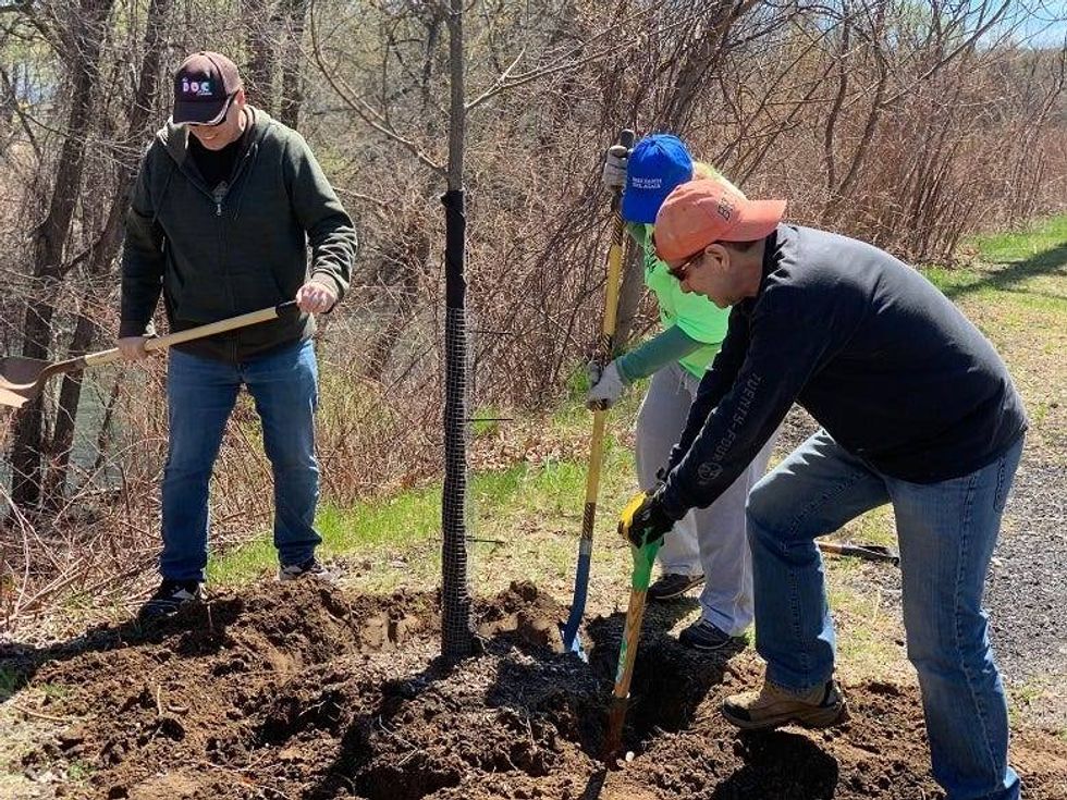 Doc, Shannon & Rock digging