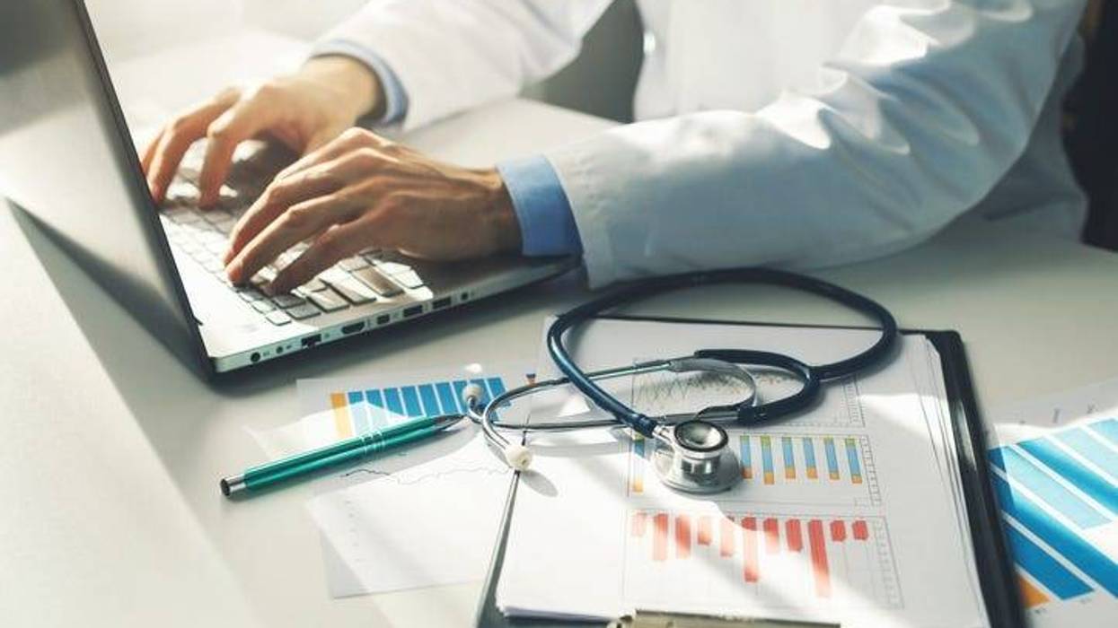 Doctor using a computer.