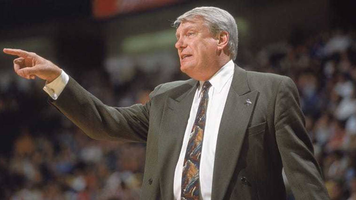 Don Nelson coaches the Dallas Mavericks in 2001.
