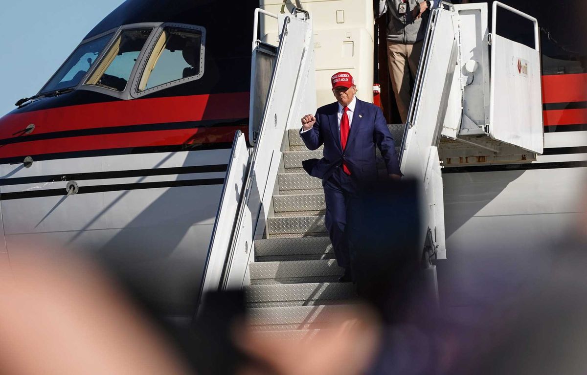 Donald Trump gets off plane in Freeland, Michigan