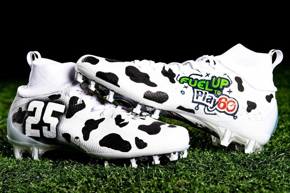Dontrell Hilliard Fuel Up to Play 60; Gun violence prevention cleats