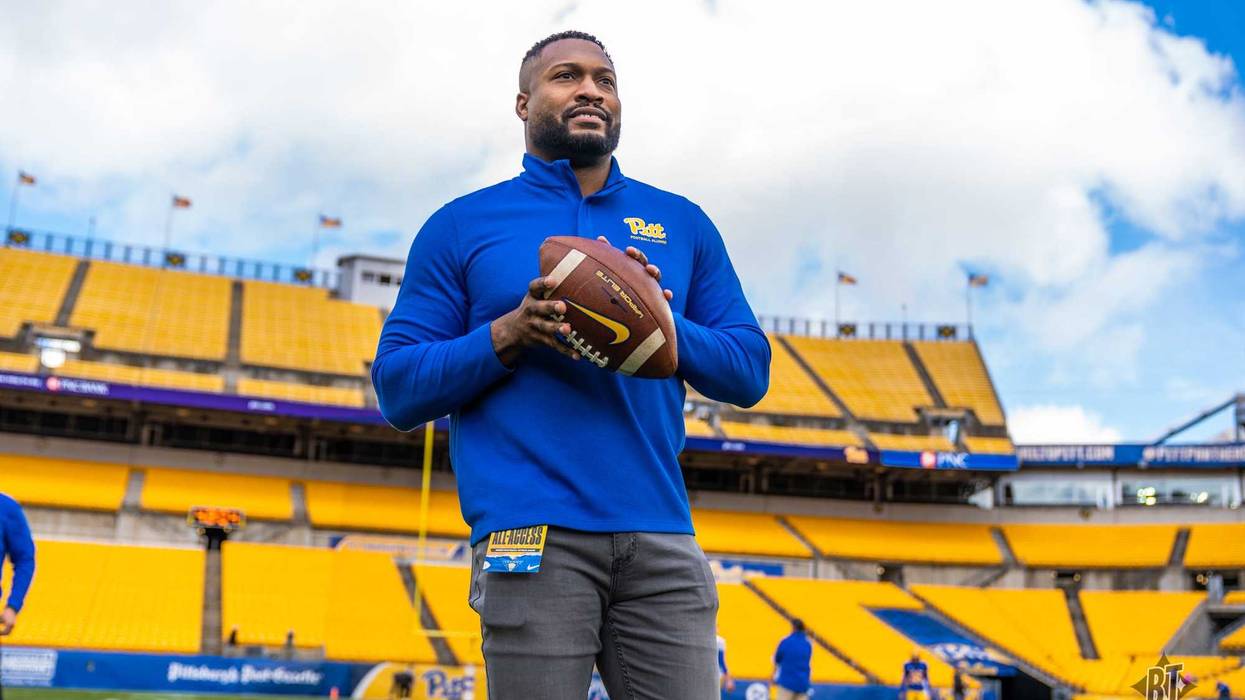 Dorin Dickerson on the field at Pitt's spring game
