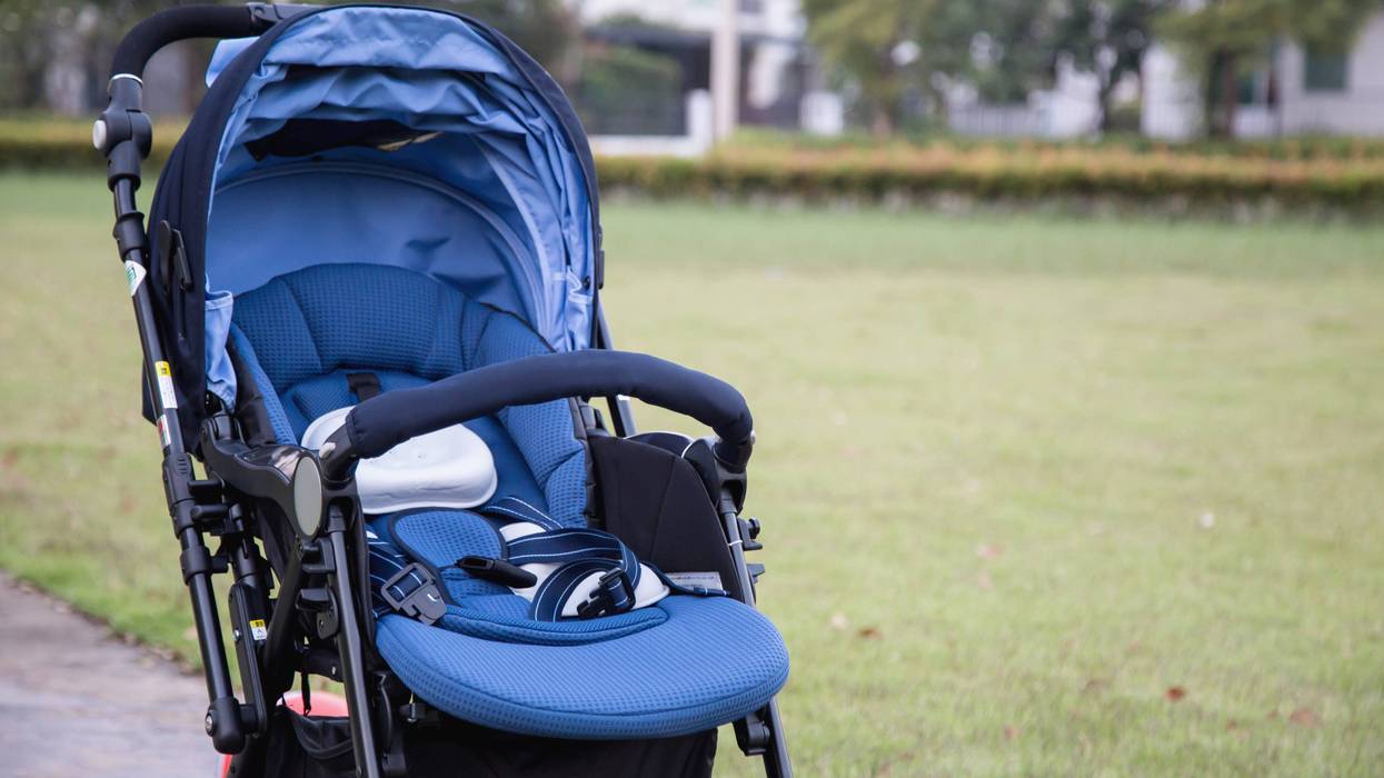 Downriver police are putting out a warning to parents after two suspects attempted to snatch a stroller containing a young child right from the hands of its mother on Wednesday evening.