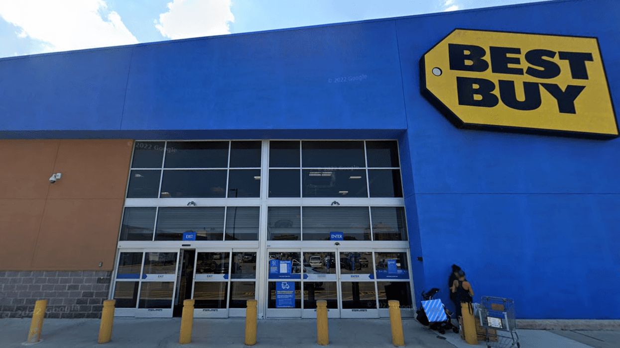 Downtown Jersey City Best Buy store where 2 men allegedly stole $20,000 in Apple products.