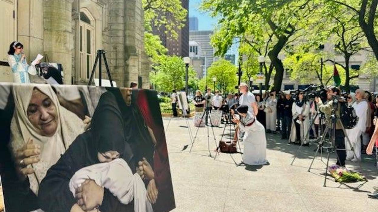 Dozens gathered in downtown Chicago on Sunday for a "Mother's in Mourning" vigil to call attention to the war in Gaza.