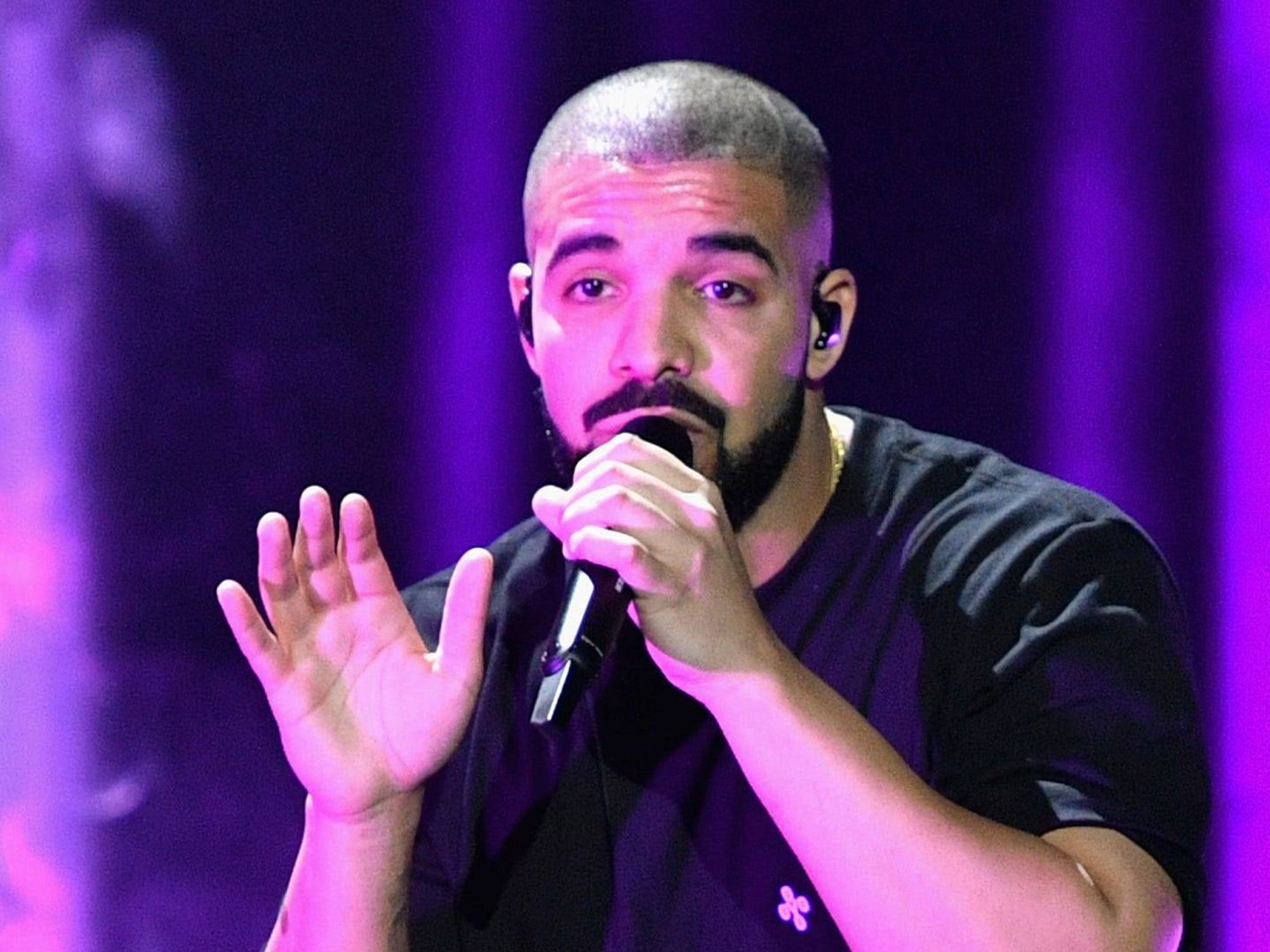 does drake smoke cigarettes Drake's Rise to Fame and Fortune Drake Calls Out Fan for