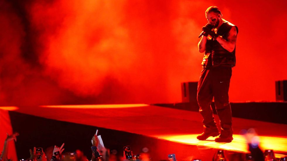 Drake pays off fan's late mother's house: 'Rest in peace to your momma'
