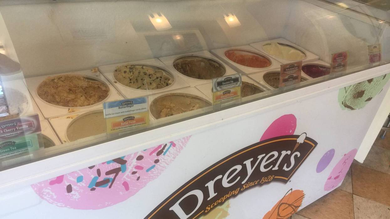 Dreyer's Grand Ice Cream Parlor & Cafe in Oakland is closing its flagship store.
