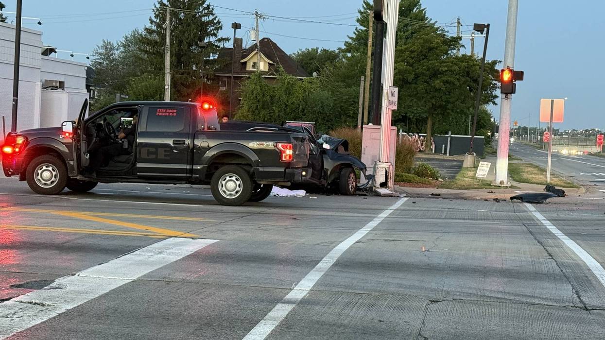 Driver slams into utility pole in Highland Park, killing passenger on impact