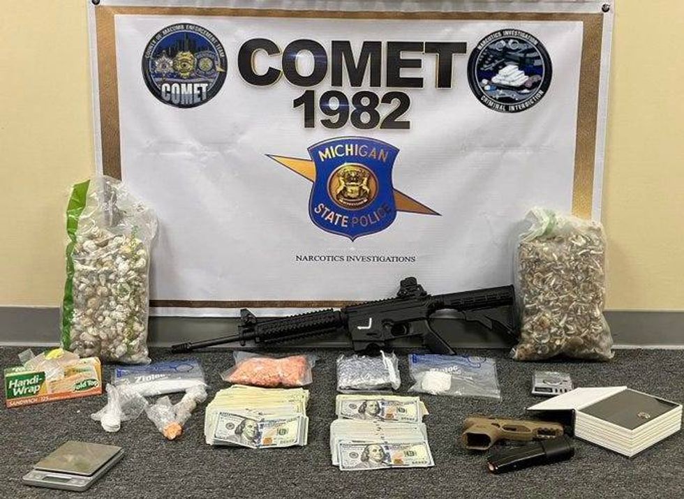 Drugs and guns seized in Warren