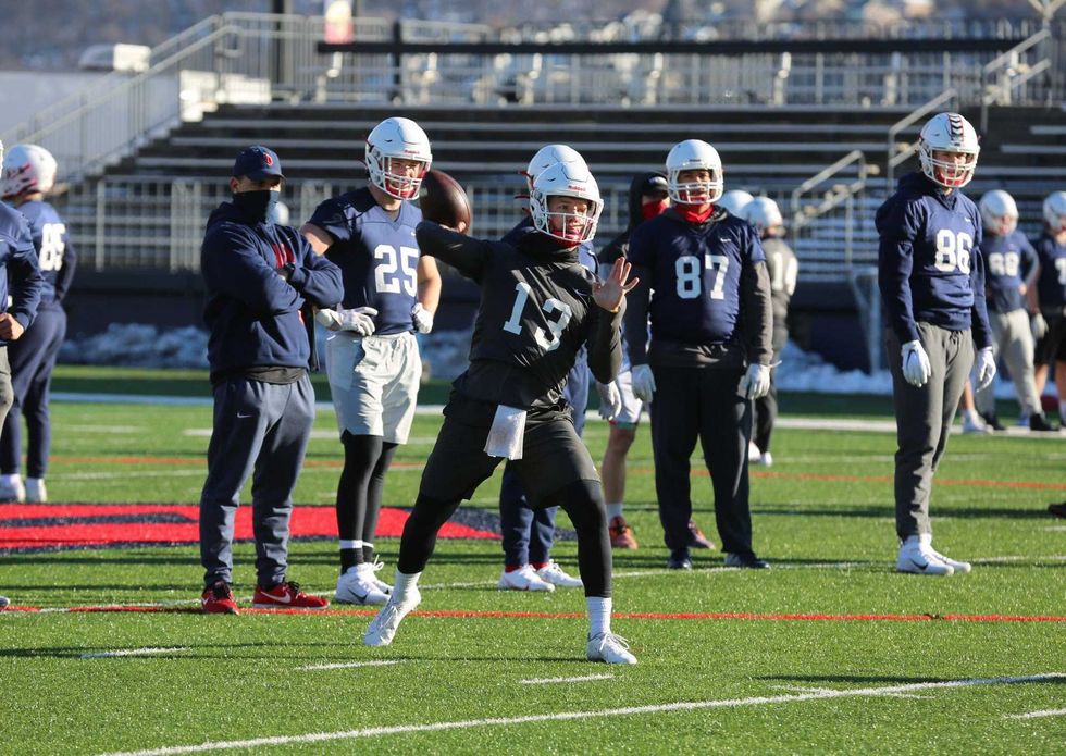 Dukes QB throwing in practice