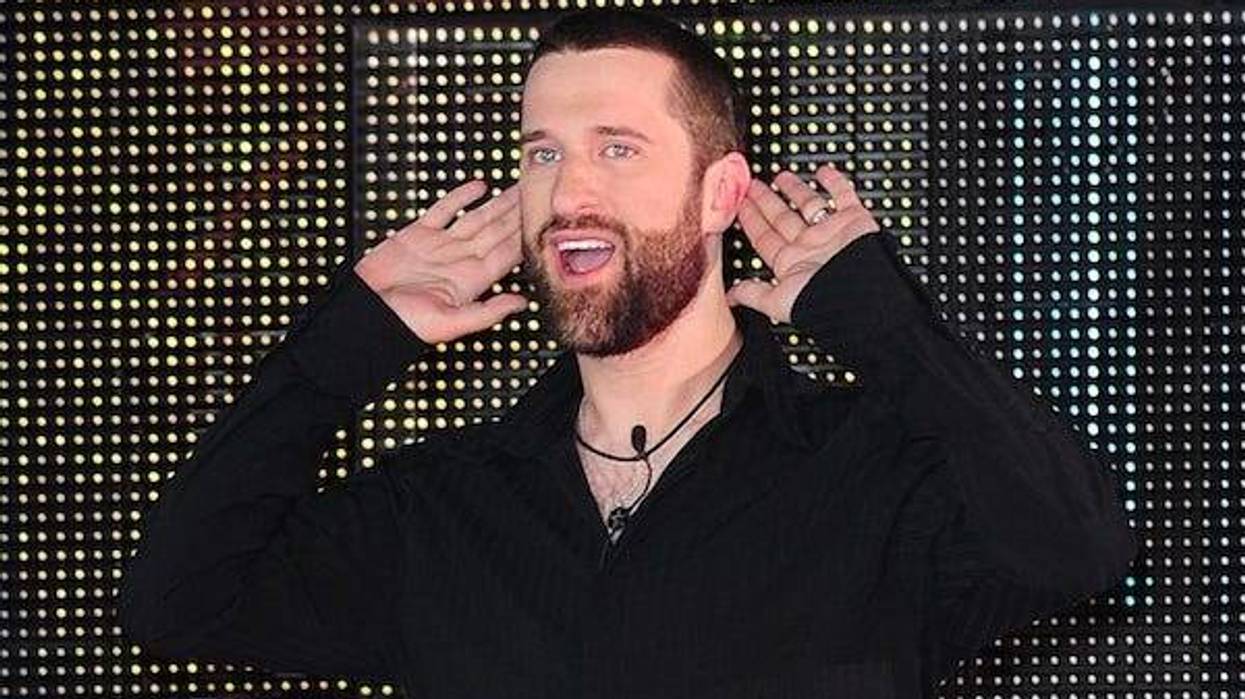 Dustin Diamond taunting a crowd